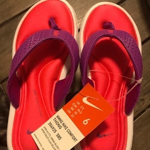 Nike women’s sandals size 6